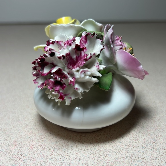 Radnor bone China flower bouquet - Picture 4 of 8
